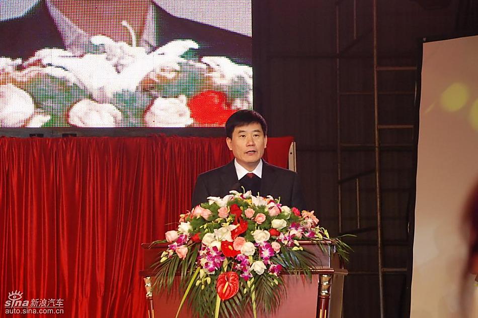 众泰控股集团董事长吴建中致辞