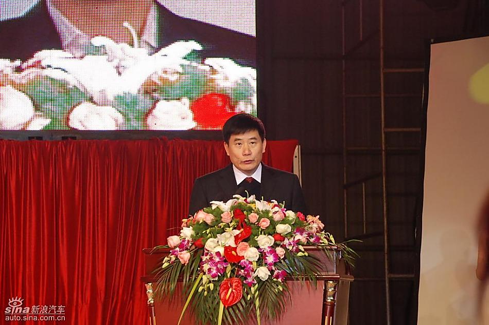 众泰控股集团董事长吴建中致辞