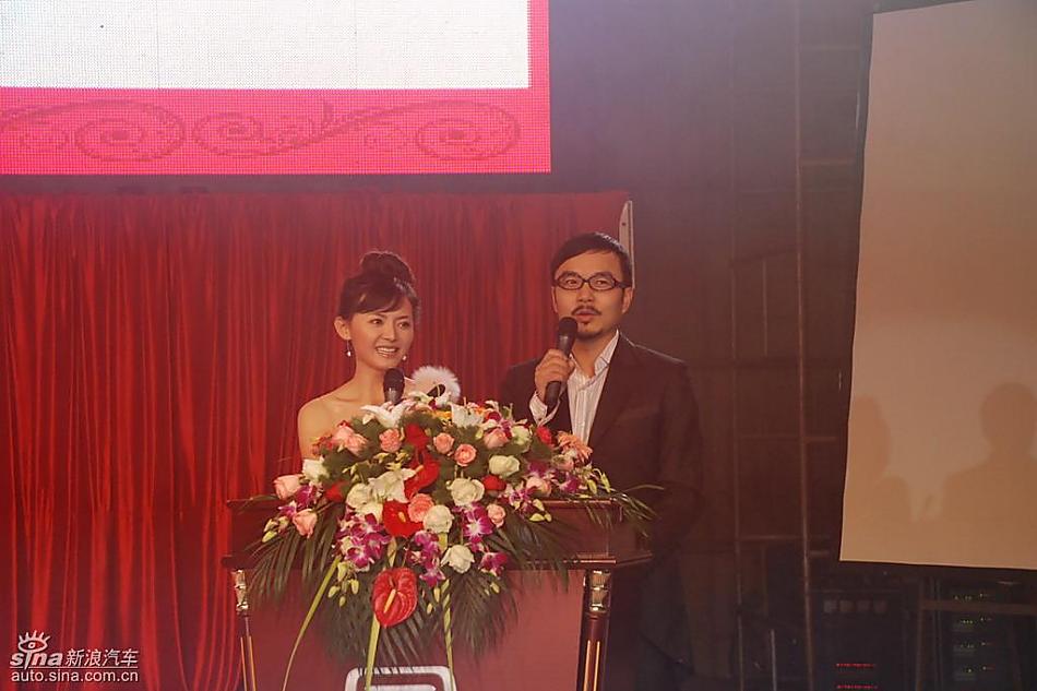 现场主持人汪涵