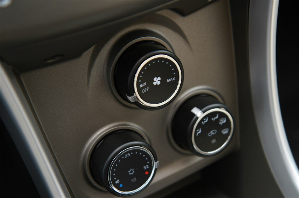 2013款莲花L3三厢 1.6L 手动精致型