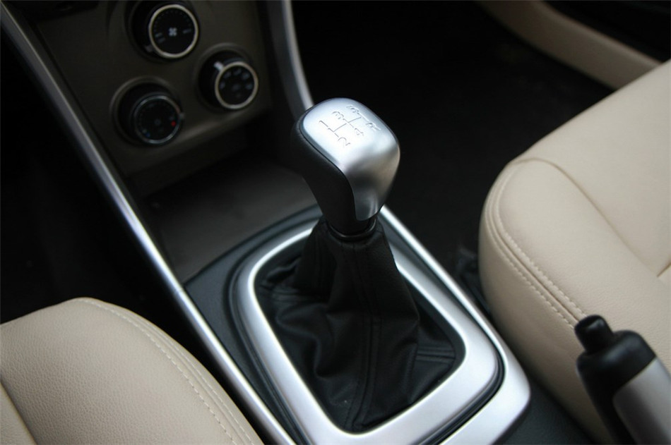 2013款莲花L3三厢 1.6L 手动精致型