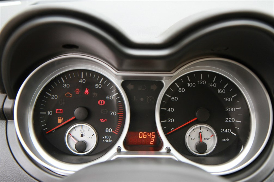 2013款莲花L3三厢 1.6L 手动精致型