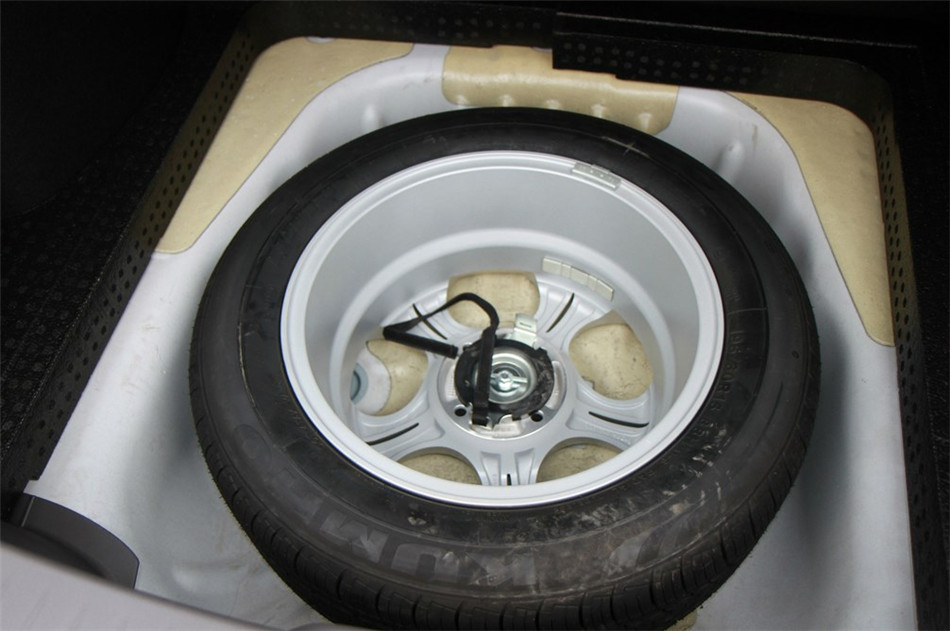 2013款莲花L3三厢 1.6L 手动精致型