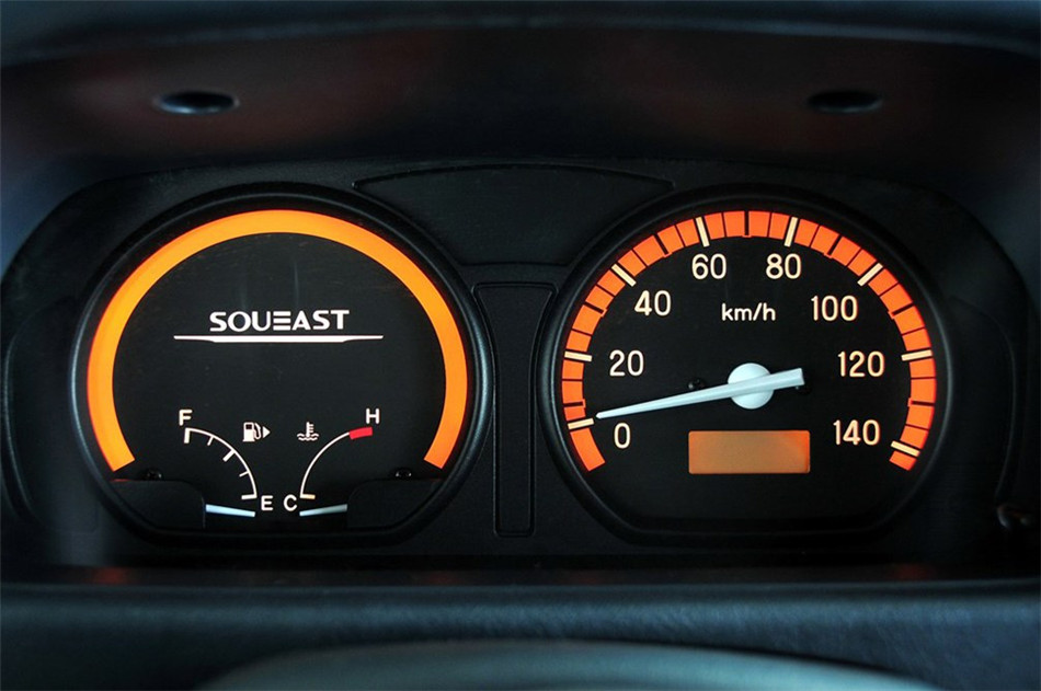 2011款 1.3L MT 舒适型(柳机引擎） 内饰