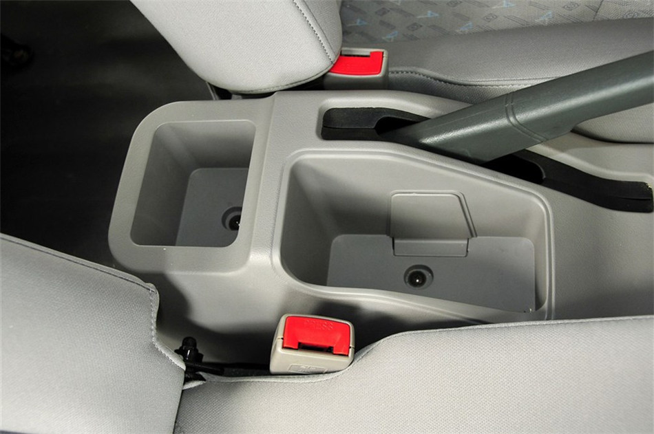 2011款 1.3L MT 舒适型(柳机引擎） 座椅空间