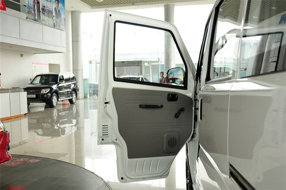 2011款 1.3L MT 舒适型(柳机引擎） 座椅空间