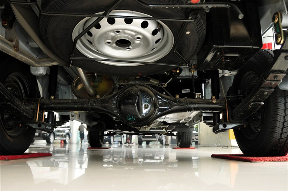 2011款 1.3L MT 舒适型(柳机引擎） 引擎底盘