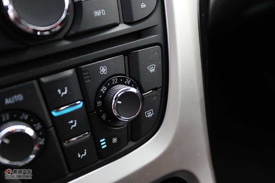 英朗GT1.6T新锐运动版内饰图片