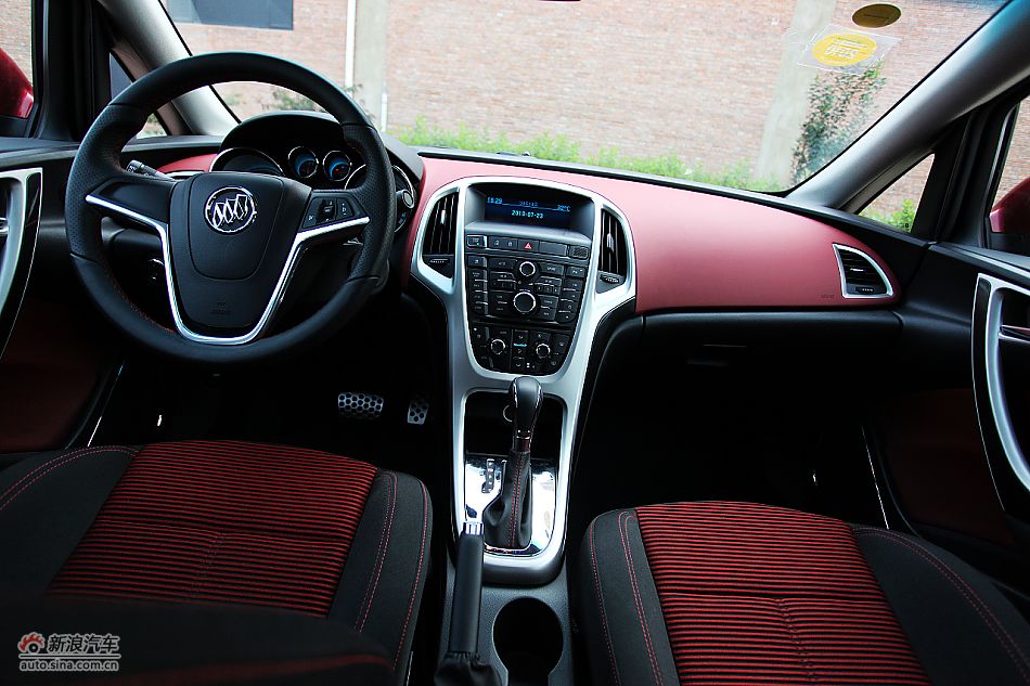 英朗GT1.6T新锐运动版内饰图片