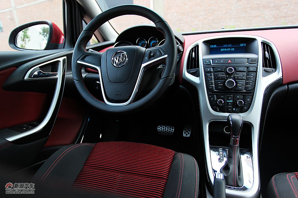 英朗GT1.6T新锐运动版内饰图片