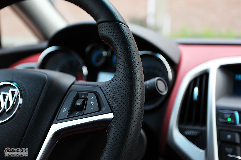 英朗GT1.6T新锐运动版内饰图片