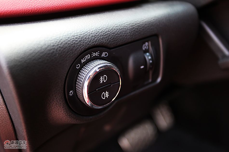 英朗GT1.6T新锐运动版内饰图片