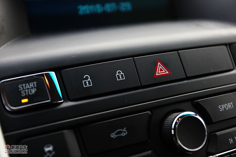 英朗GT1.6T新锐运动版内饰图片