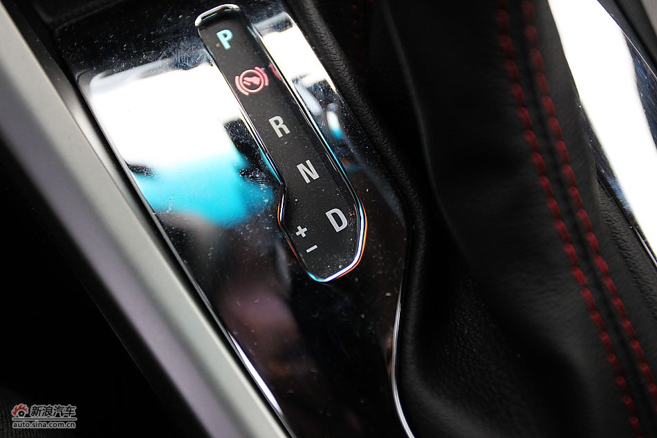 英朗GT1.6T新锐运动版内饰图片