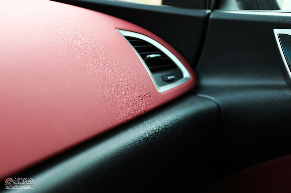 英朗GT1.6T新锐运动版内饰图片