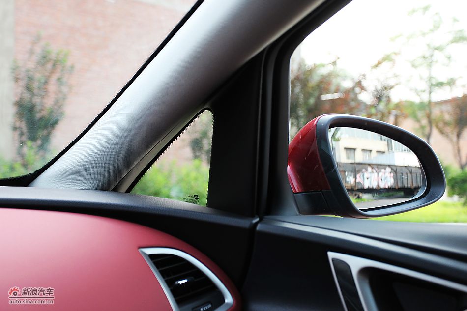 英朗GT1.6T新锐运动版内饰图片