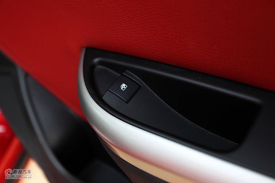 英朗GT1.6T新锐运动版内饰图片