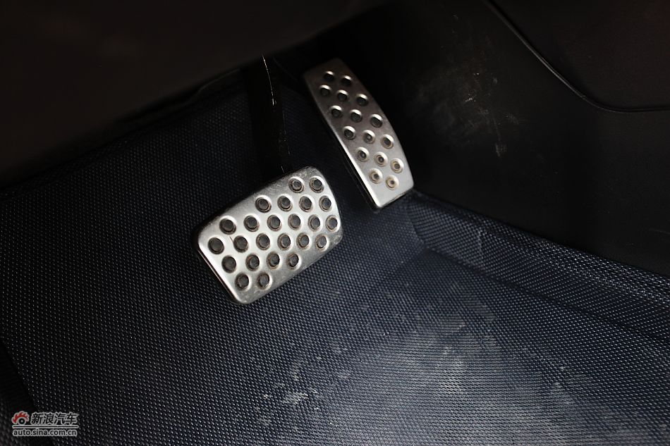 英朗GT1.6T新锐运动版内饰图片