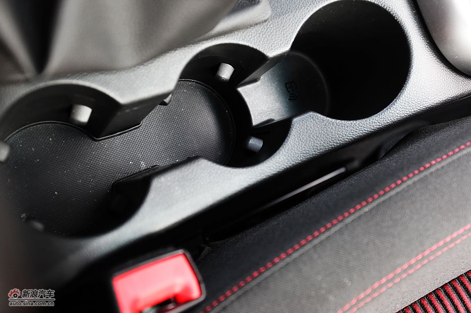 英朗GT1.6T新锐运动版内饰图片