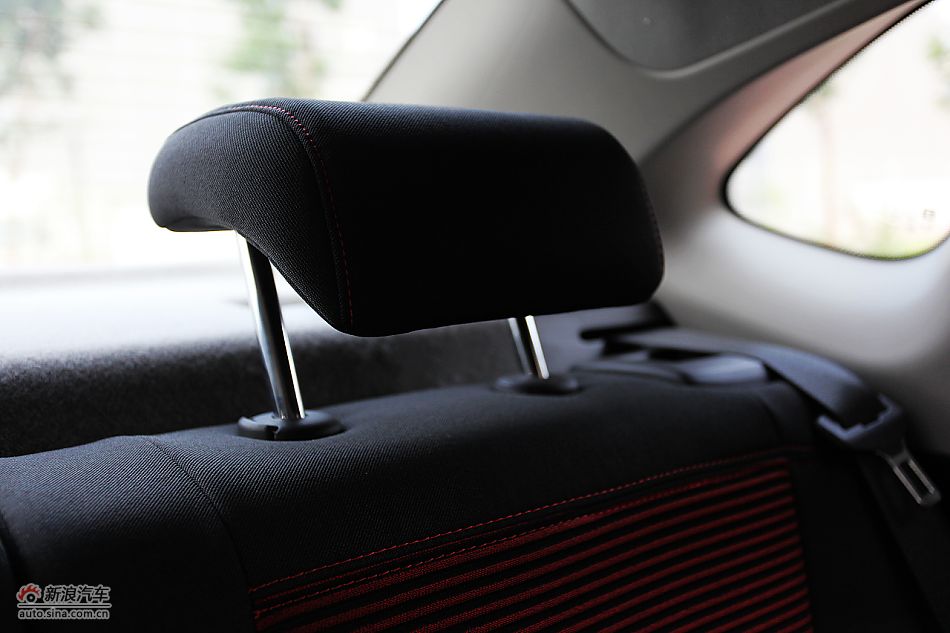 英朗GT1.6T新锐运动版内饰图片