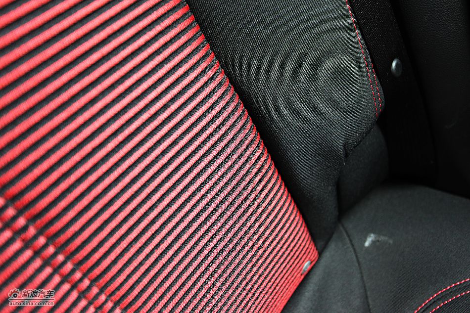 英朗GT1.6T新锐运动版内饰图片