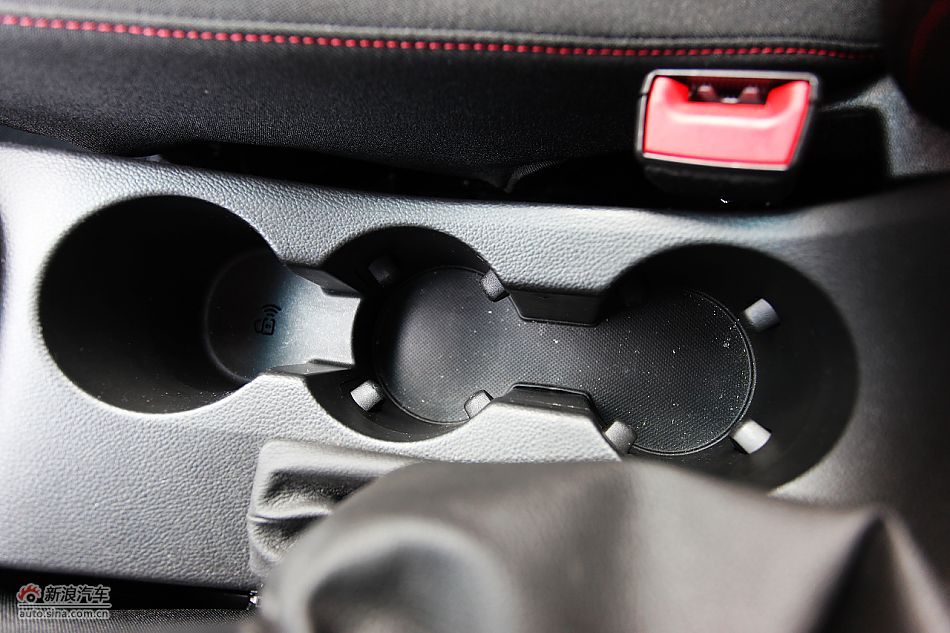 英朗GT1.6T新锐运动版内饰图片