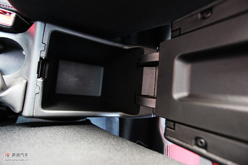 英朗GT1.6T新锐运动版内饰图片