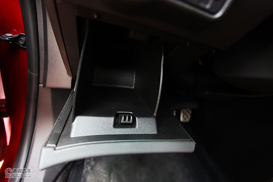 英朗GT1.6T新锐运动版内饰图片