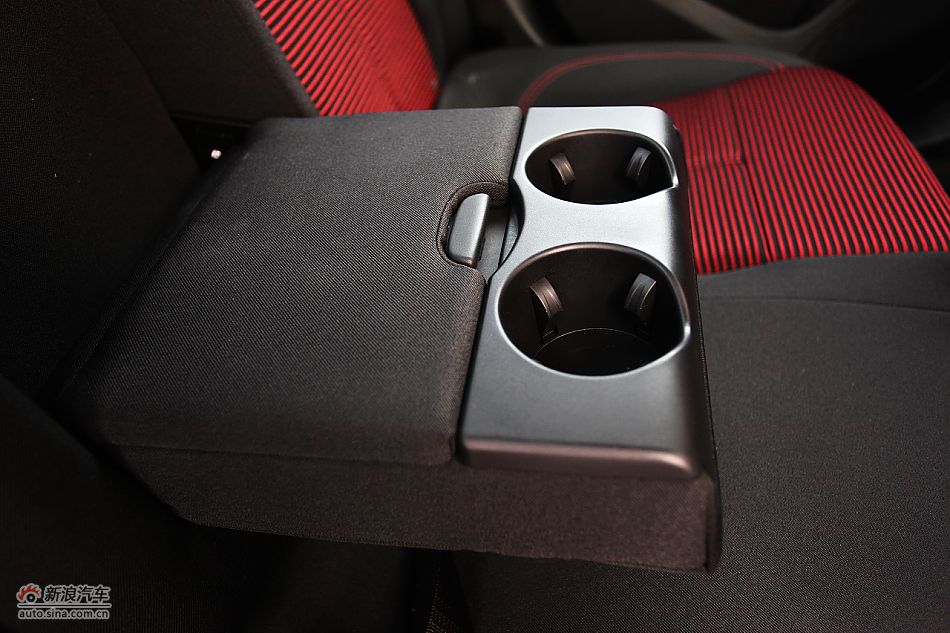 英朗GT1.6T新锐运动版内饰图片