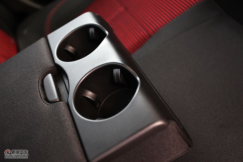 英朗GT1.6T新锐运动版内饰图片