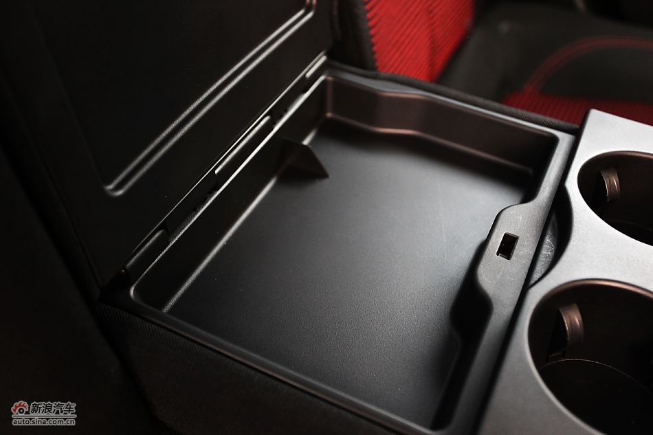 英朗GT1.6T新锐运动版内饰图片