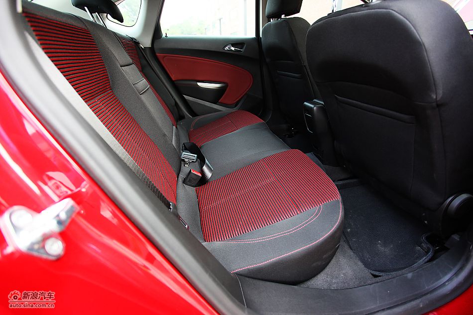英朗GT1.6T新锐运动版内饰图片