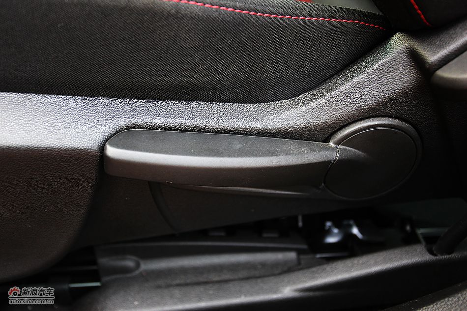 英朗GT1.6T新锐运动版内饰图片