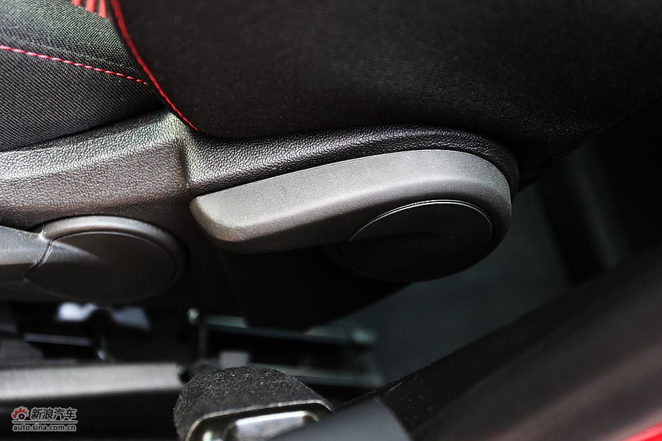 英朗GT1.6T新锐运动版内饰图片