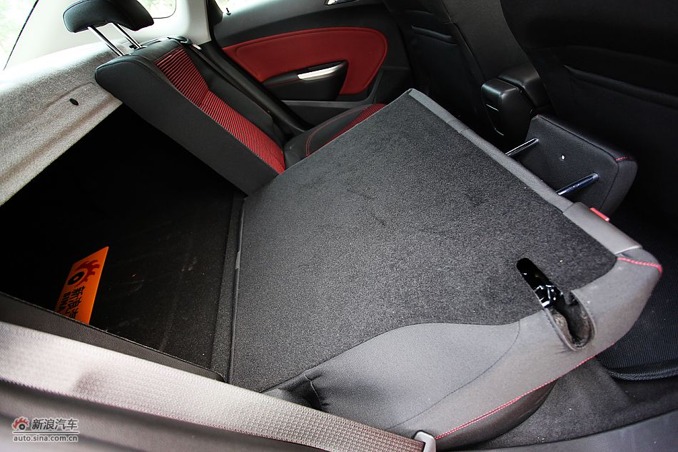 英朗GT1.6T新锐运动版内饰图片