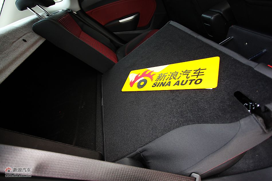 英朗GT1.6T新锐运动版内饰图片