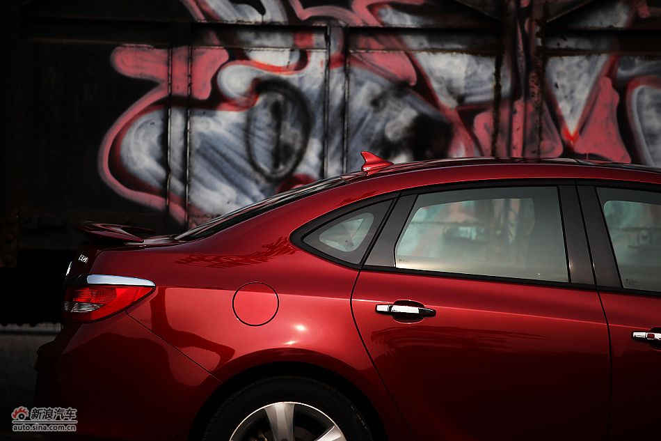 英朗GT1.6T新锐运动版外观图片