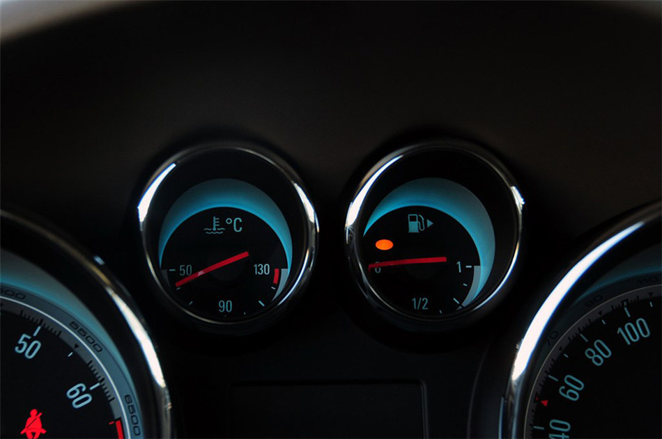 2013款 1.6L AT 时尚版 内饰