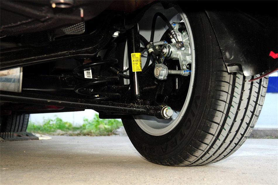 2013款 1.6L AT 时尚版 引擎底盘