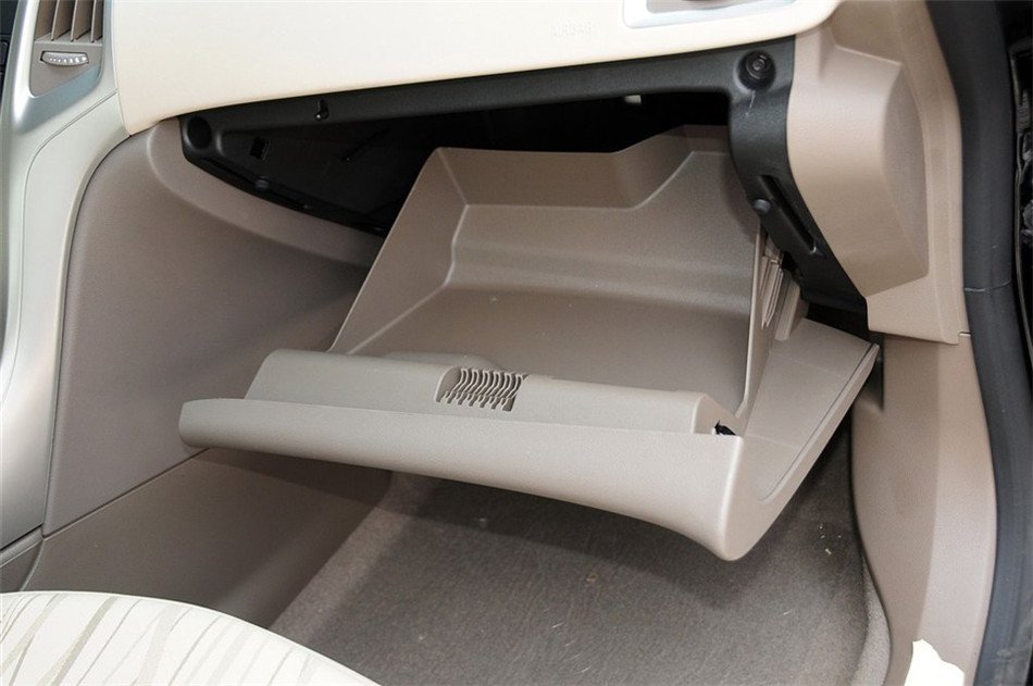 2012款 1.6L MT 舒适天窗版 内饰