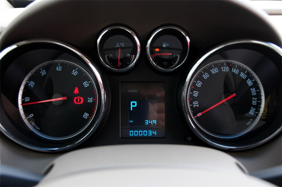 2012款 1.6L MT 舒适天窗版 内饰