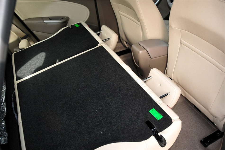 2012款 1.6L MT 舒适天窗版 座椅空间