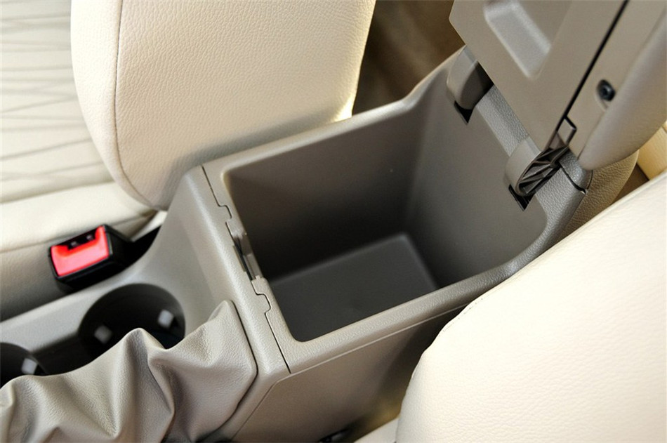 2012款 1.6L MT 舒适天窗版 座椅空间