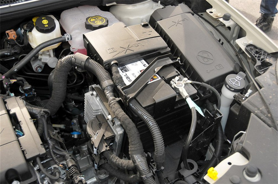 2012款 1.6L MT 舒适天窗版 引擎底盘