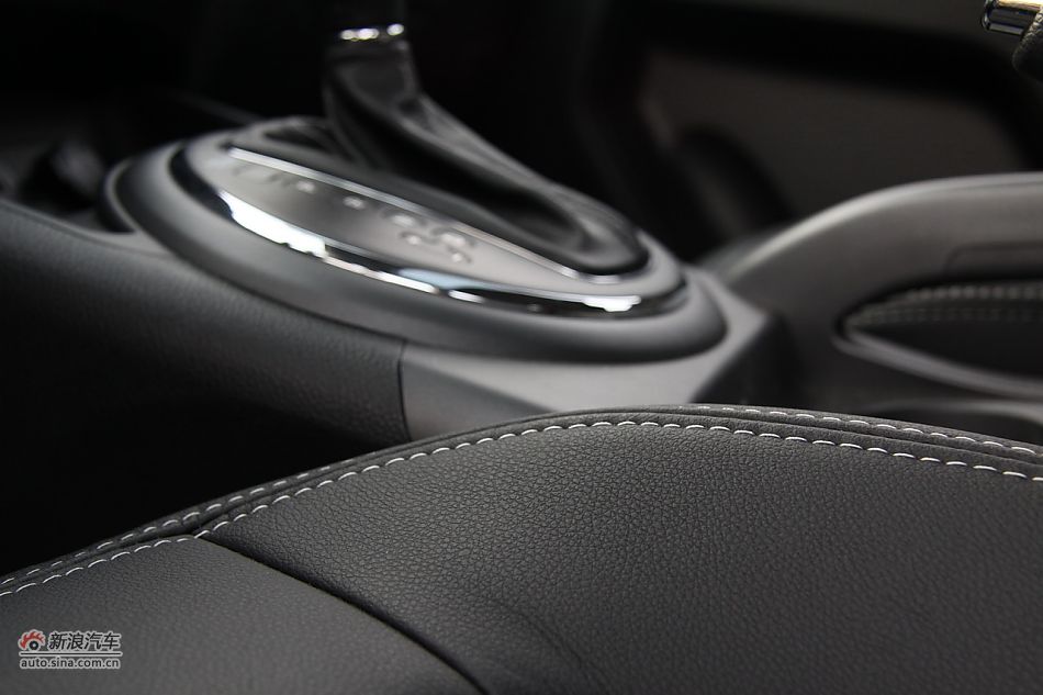 东风悦达起亚智跑-内饰
