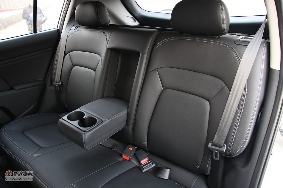 东风悦达起亚智跑-内饰