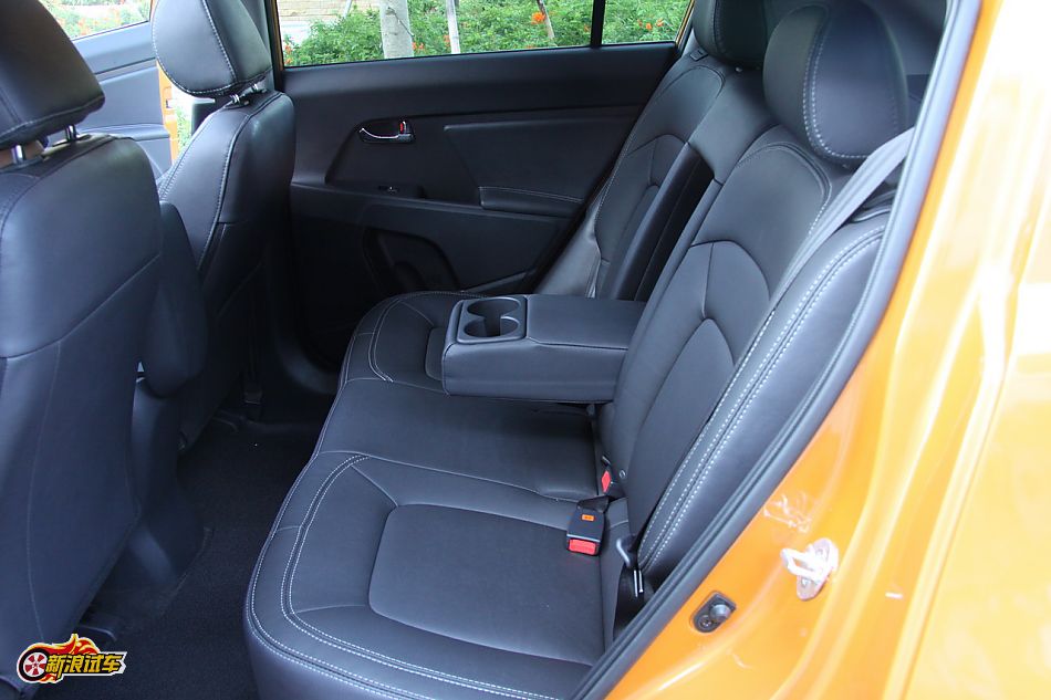 东风悦达起亚智跑内饰