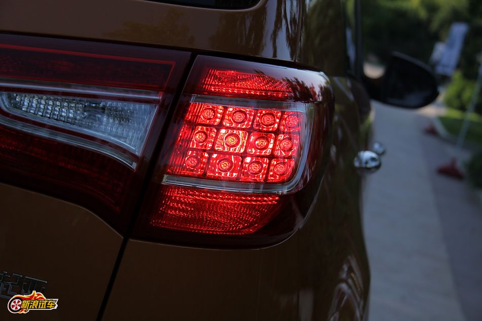 东风悦达起亚智跑外观