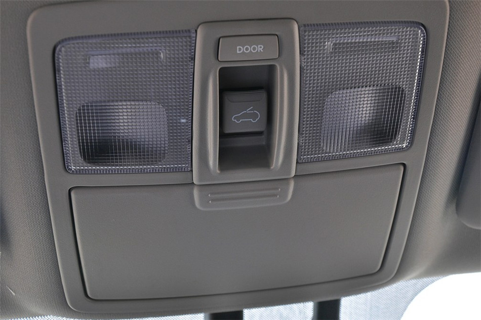  2012 2.0L  AT NAVI ռ