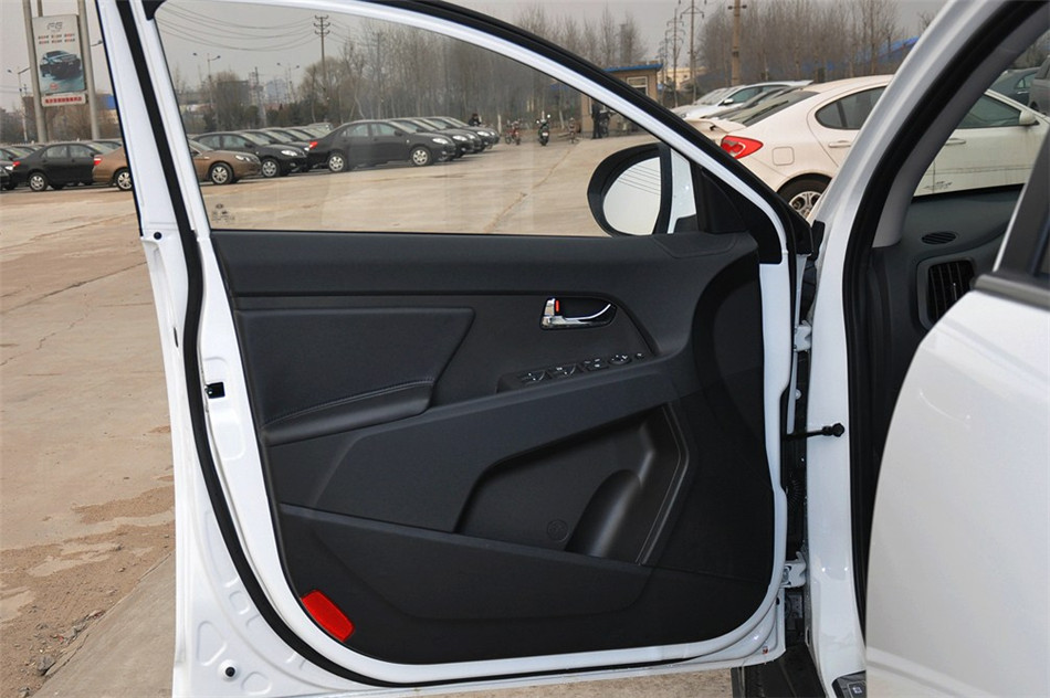 智跑 2012款 2.0L 两驱 AT NAVI 空间